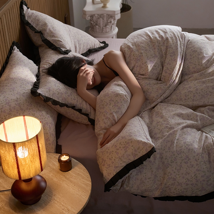 91家纺网 家纺一手货源 找家纺 蓝邻家纺 2025新款全棉纯棉双层纱绉绉花边四件套系列 半亩花田