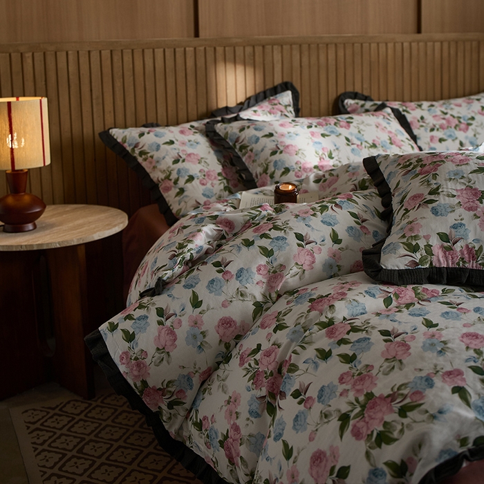 91家纺网 家纺一手货源 找家纺 蓝邻家纺 2025新款全棉纯棉双层纱绉绉花边四件套系列 花漾流年