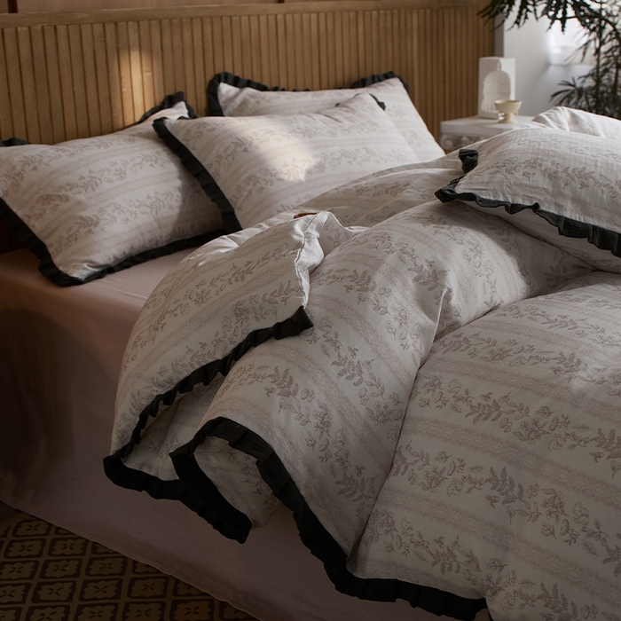 91家纺网 家纺一手货源 找家纺 蓝邻家纺 2025新款全棉纯棉双层纱绉绉花边四件套系列 独步春