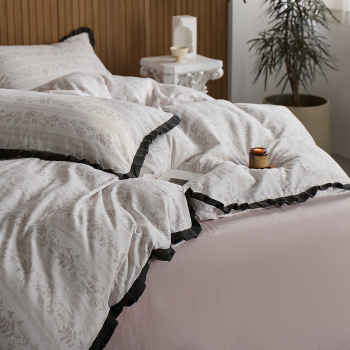 91家纺网 家纺一手货源 找家纺 蓝邻家纺 2025新款全棉纯棉双层纱绉绉花边四件套系列 独步春