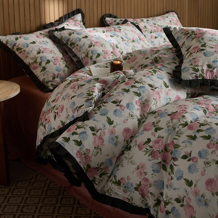 91家纺网 家纺一手货源 找家纺 蓝邻家纺 2025新款全棉纯棉双层纱绉绉花边四件套系列 花漾流年