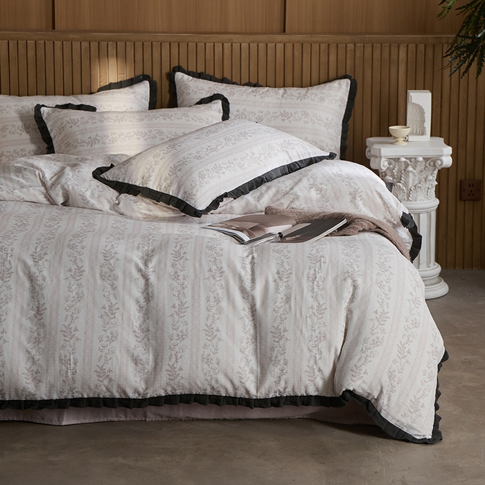 91家纺网 家纺一手货源 找家纺 蓝邻家纺 2025新款全棉纯棉双层纱绉绉花边四件套系列 独步春