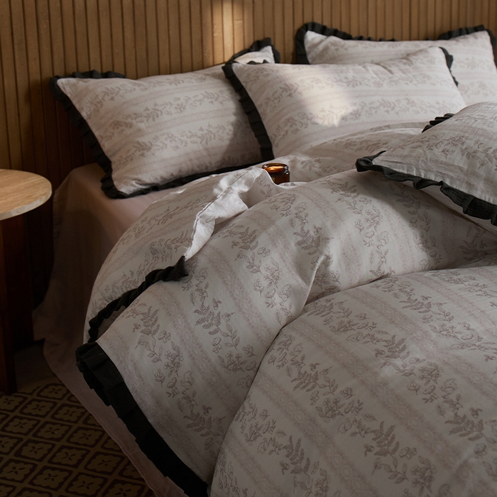 91家纺网 家纺一手货源 找家纺 蓝邻家纺 2025新款全棉纯棉双层纱绉绉花边四件套系列 独步春