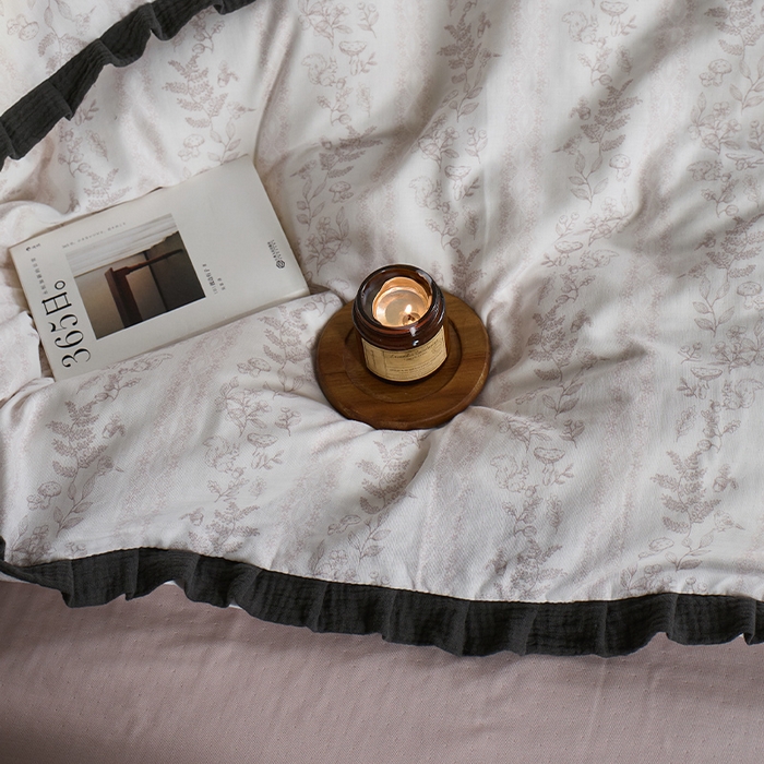 91家纺网 家纺一手货源 找家纺 蓝邻家纺 2025新款全棉纯棉双层纱绉绉花边四件套系列 独步春