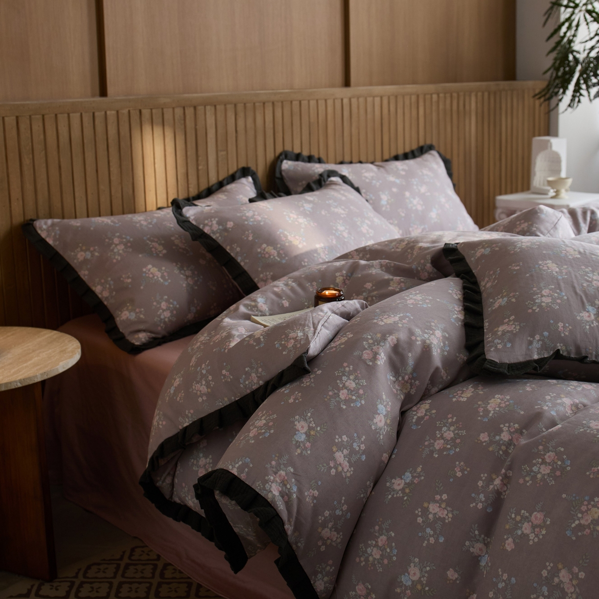 91家纺网 家纺一手货源 找家纺 蓝邻家纺 2025新款全棉纯棉双层纱绉绉花边四件套系列 摇拽生姿-红