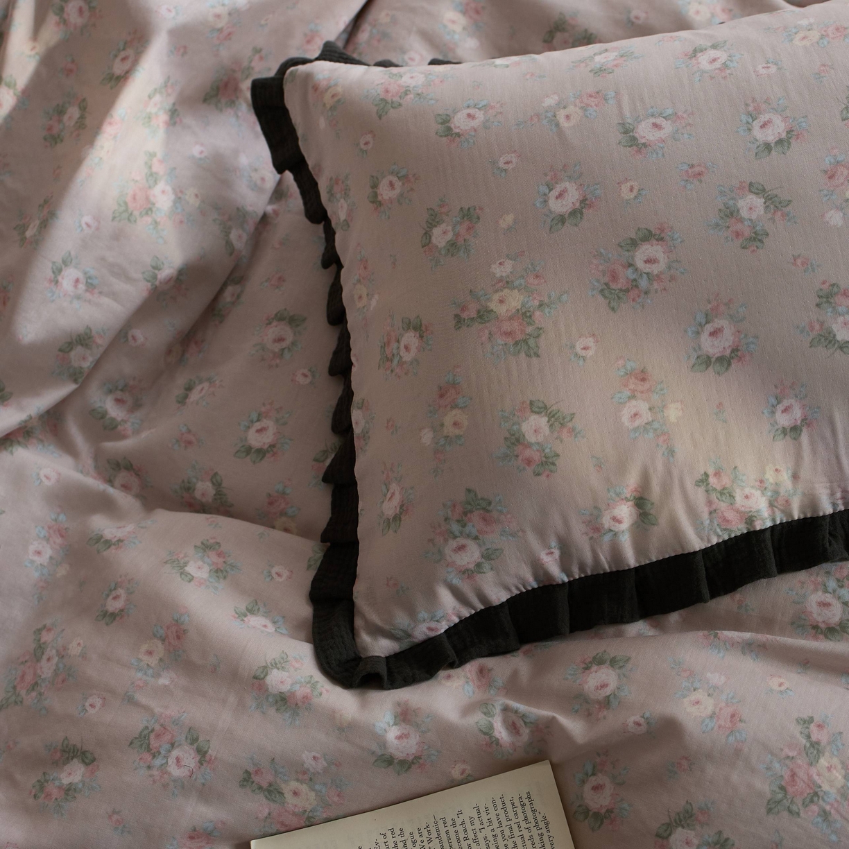 91家纺网 家纺一手货源 找家纺 蓝邻家纺 2025新款全棉纯棉双层纱绉绉花边四件套系列 美丽人生-红