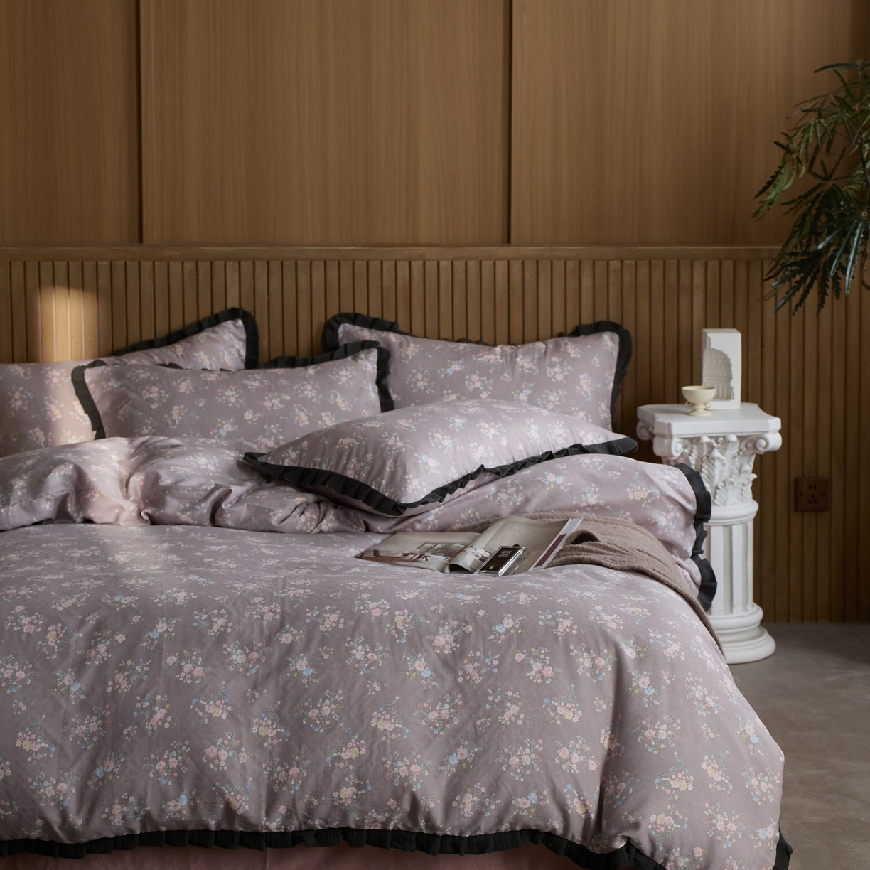 91家纺网 家纺一手货源 找家纺 蓝邻家纺 2025新款全棉纯棉双层纱绉绉花边四件套系列 摇拽生姿-红