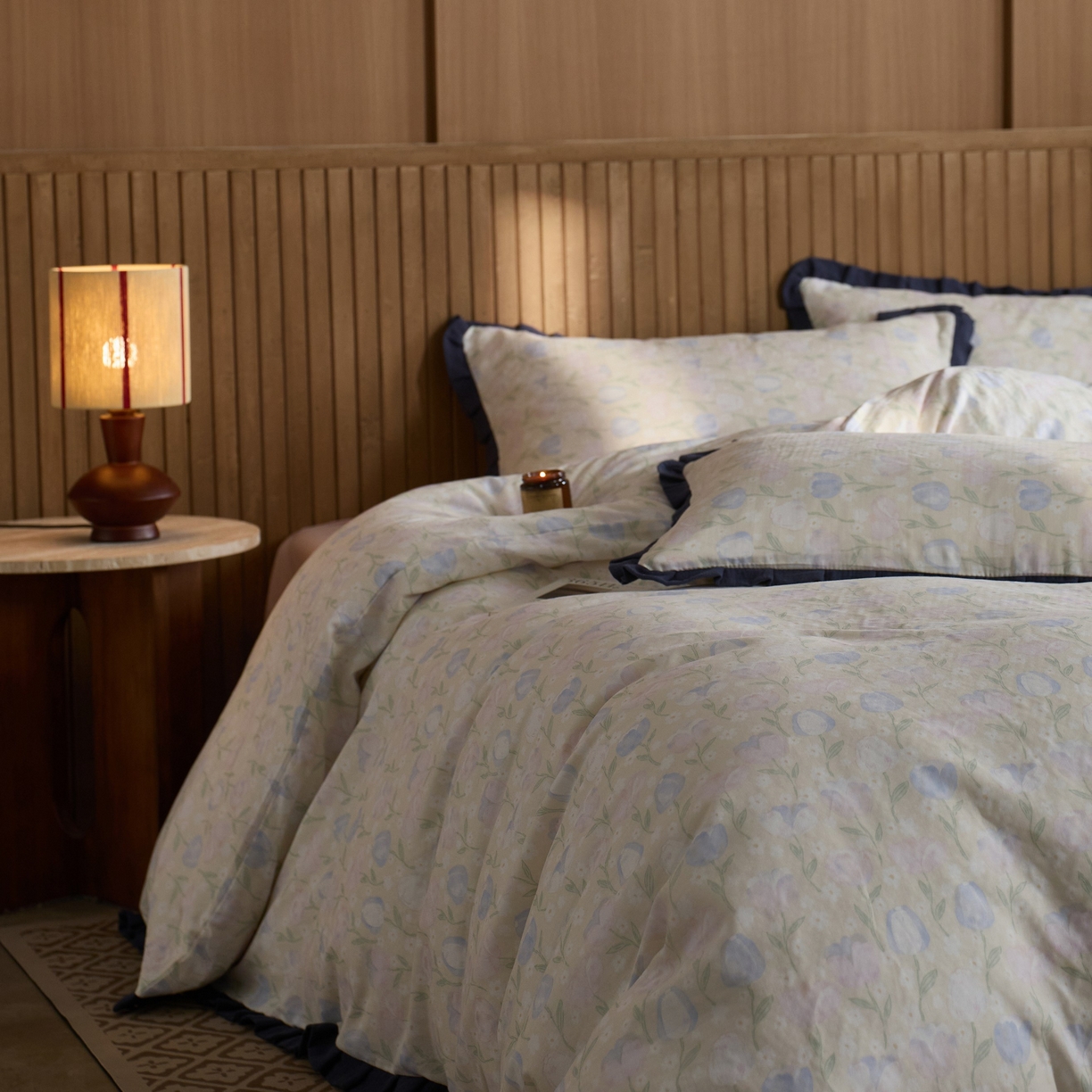 91家纺网 家纺一手货源 找家纺 蓝邻家纺 2025新款全棉纯棉双层纱绉绉花边四件套系列 郁金花海