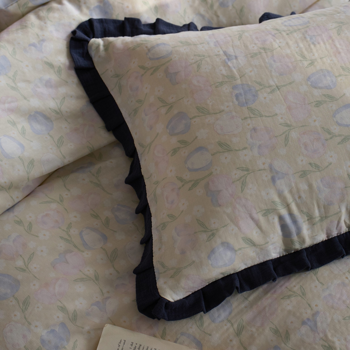 91家纺网 家纺一手货源 找家纺 蓝邻家纺 2025新款全棉纯棉双层纱绉绉花边四件套系列 郁金花海