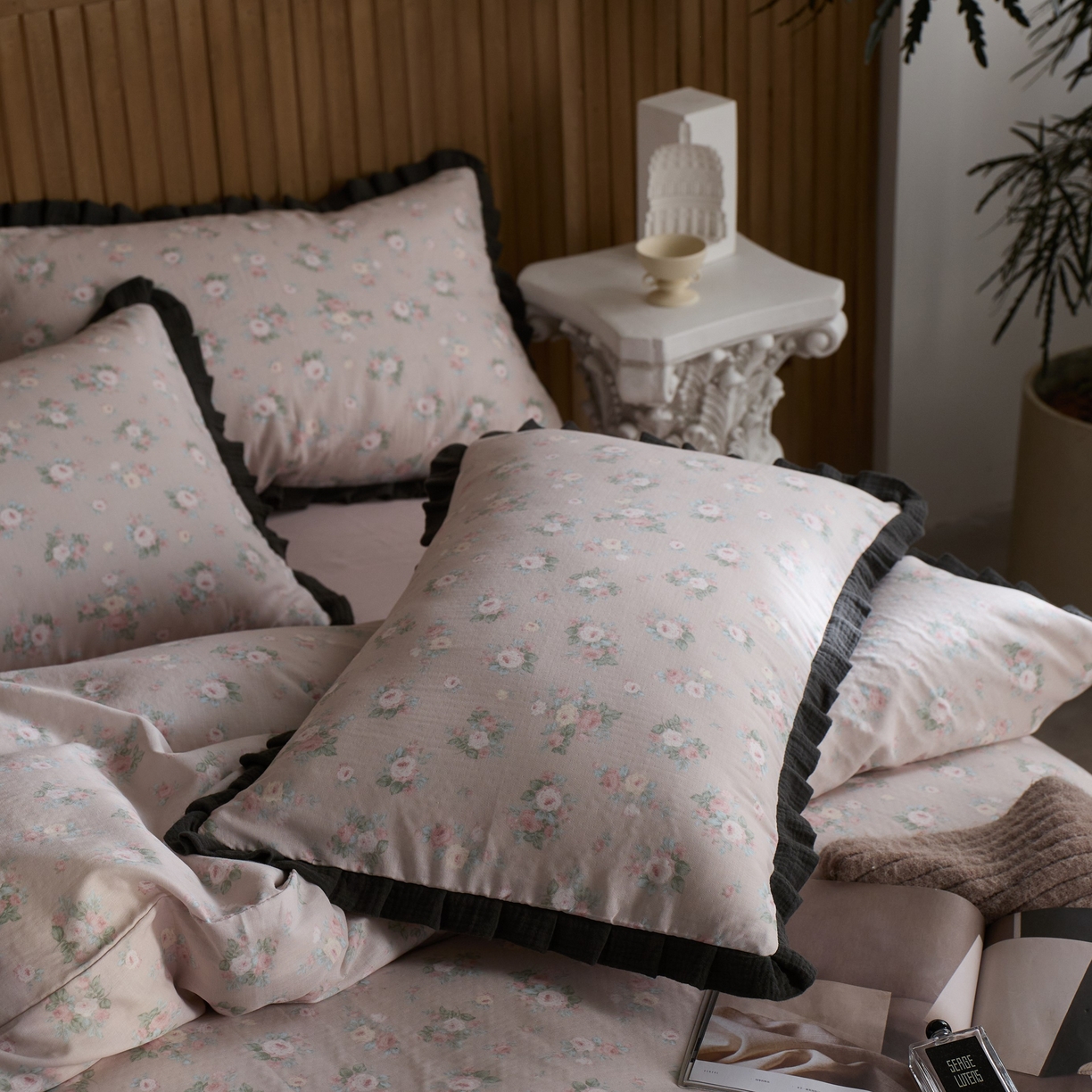 91家纺网 家纺一手货源 找家纺 蓝邻家纺 2025新款全棉纯棉双层纱绉绉花边四件套系列 美丽人生-红