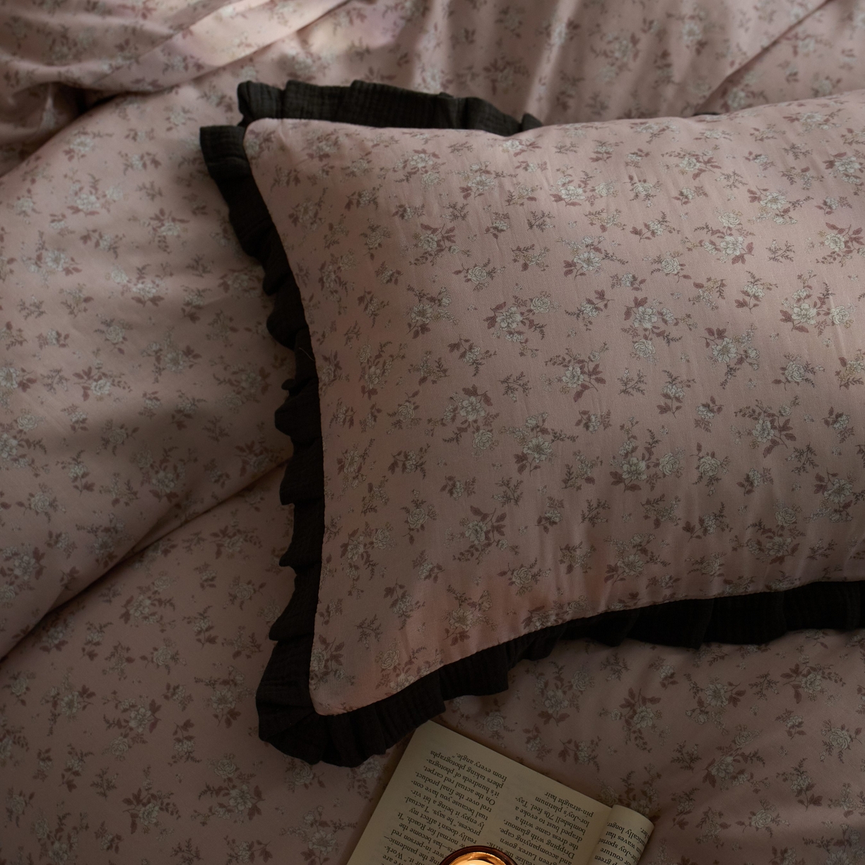 91家纺网 家纺一手货源 找家纺 蓝邻家纺 2025新款全棉纯棉双层纱绉绉花边四件套系列 米娅