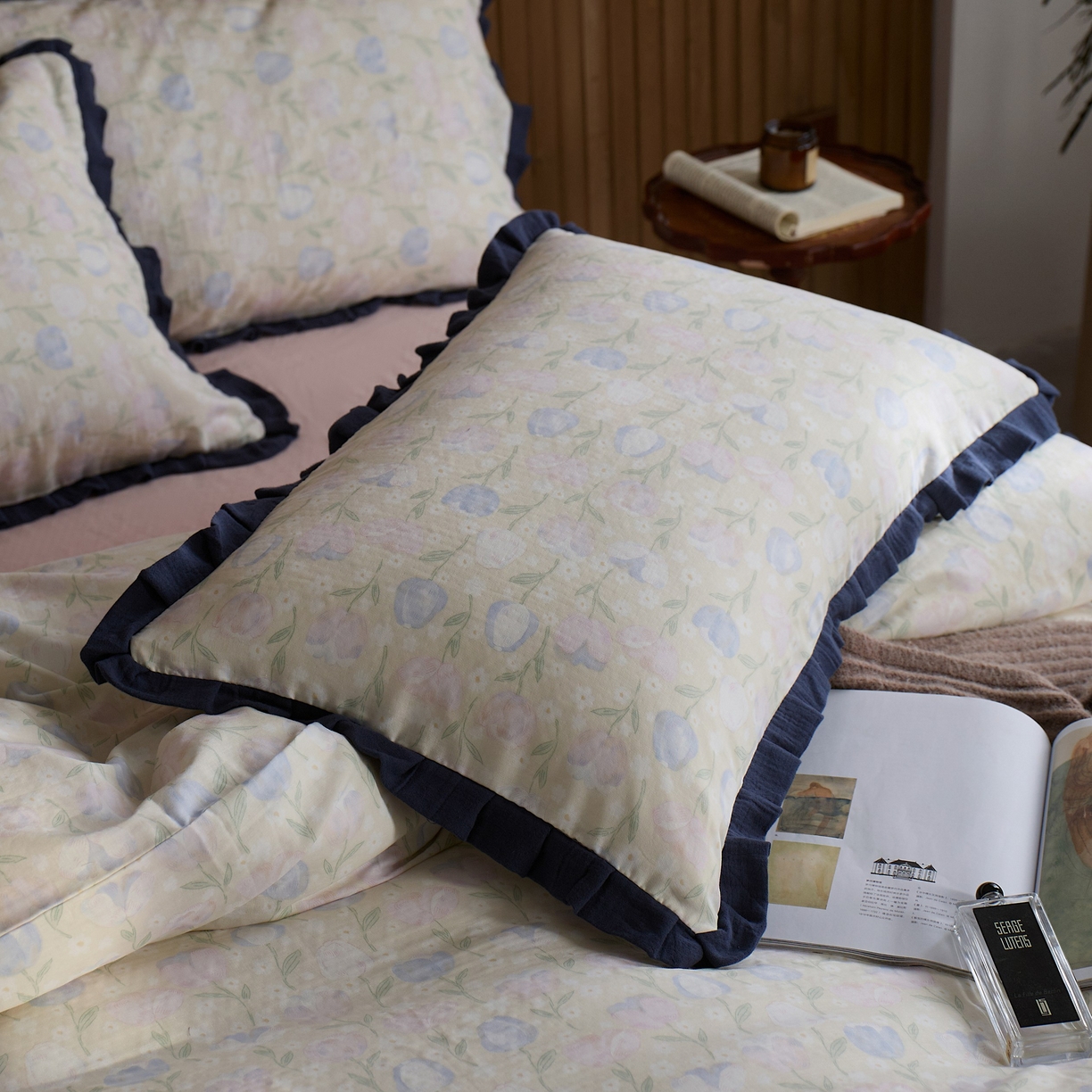 91家纺网 家纺一手货源 找家纺 蓝邻家纺 2025新款全棉纯棉双层纱绉绉花边四件套系列 郁金花海