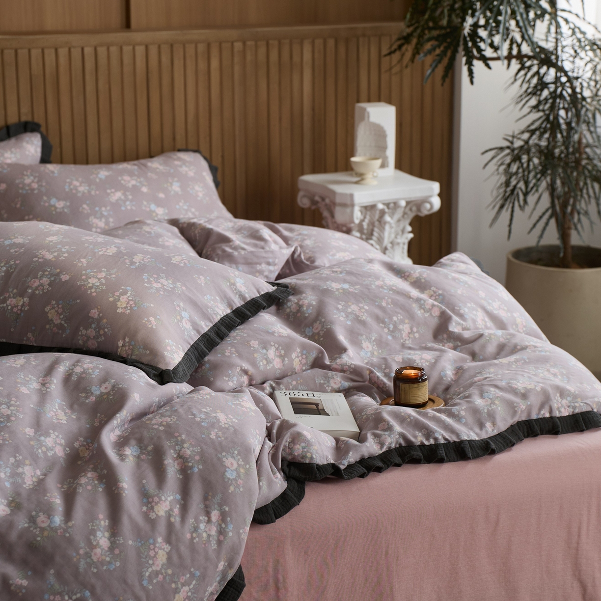 91家纺网 家纺一手货源 找家纺 蓝邻家纺 2025新款全棉纯棉双层纱绉绉花边四件套系列 摇拽生姿-红