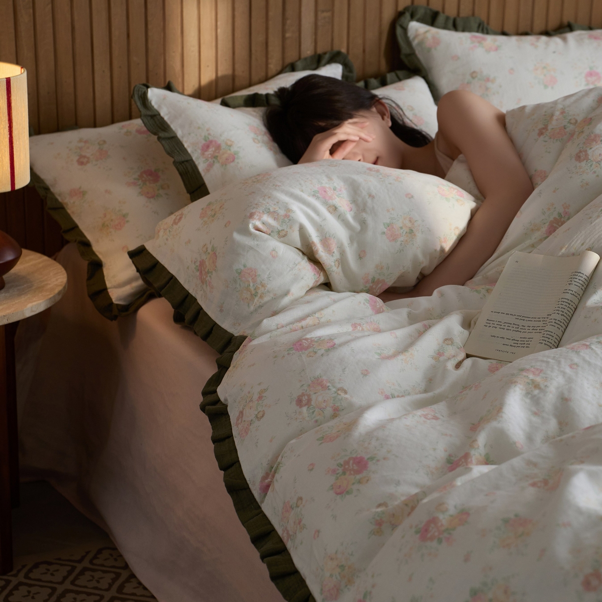 91家纺网 家纺一手货源 找家纺 蓝邻家纺 2025新款全棉纯棉双层纱绉绉花边四件套系列 慕情