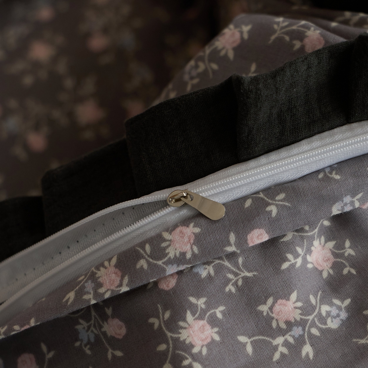 91家纺网 家纺一手货源 找家纺 蓝邻家纺 2025新款全棉纯棉双层纱绉绉花边四件套系列 悠然香-红