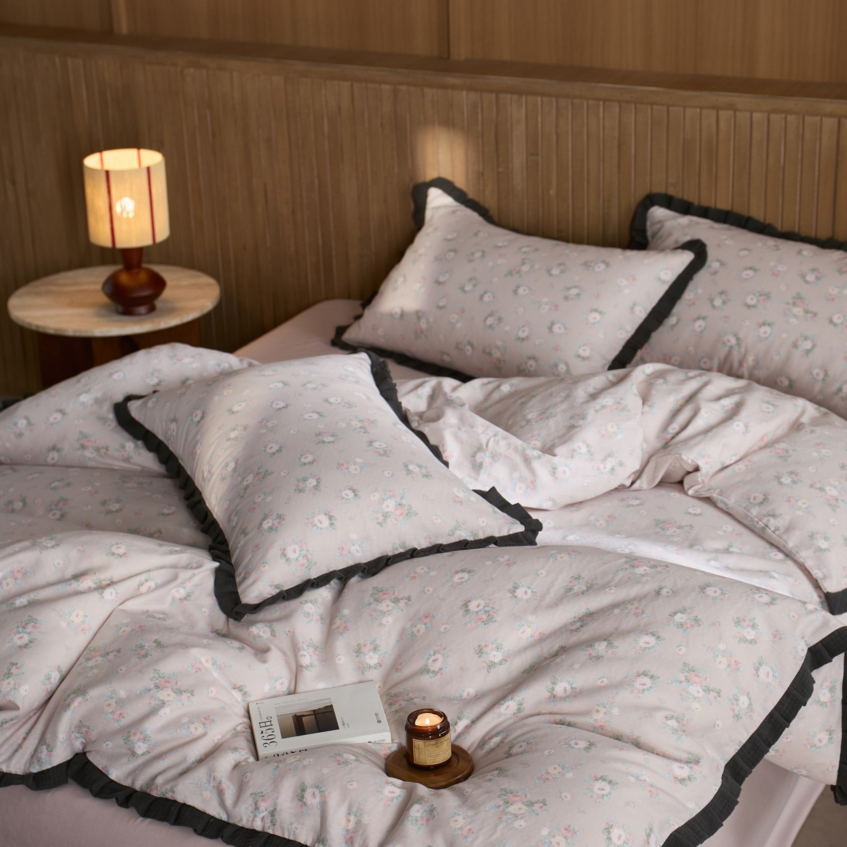 91家纺网 家纺一手货源 找家纺 蓝邻家纺 2025新款全棉纯棉双层纱绉绉花边四件套系列 美丽人生-红