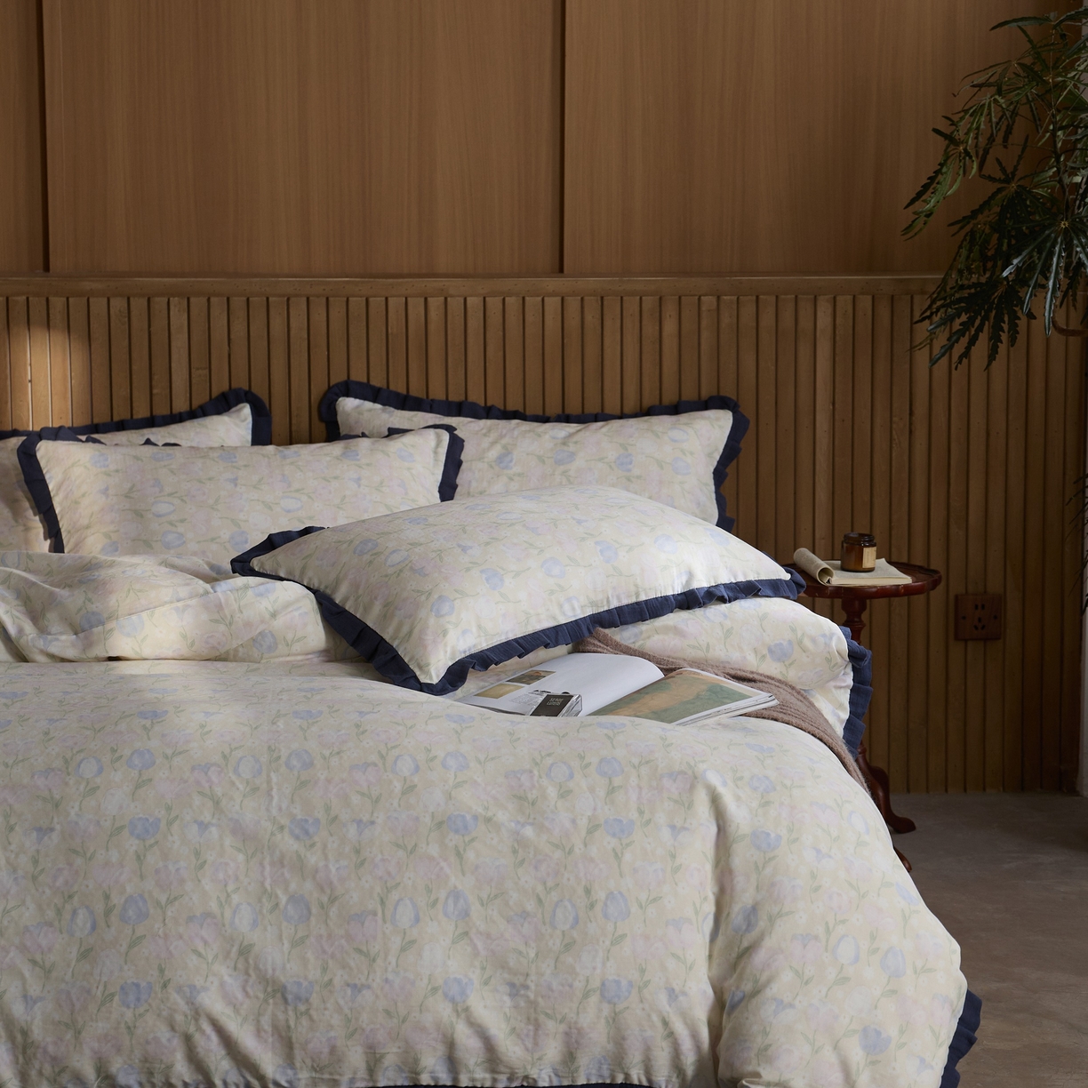 91家纺网 家纺一手货源 找家纺 蓝邻家纺 2025新款全棉纯棉双层纱绉绉花边四件套系列 郁金花海