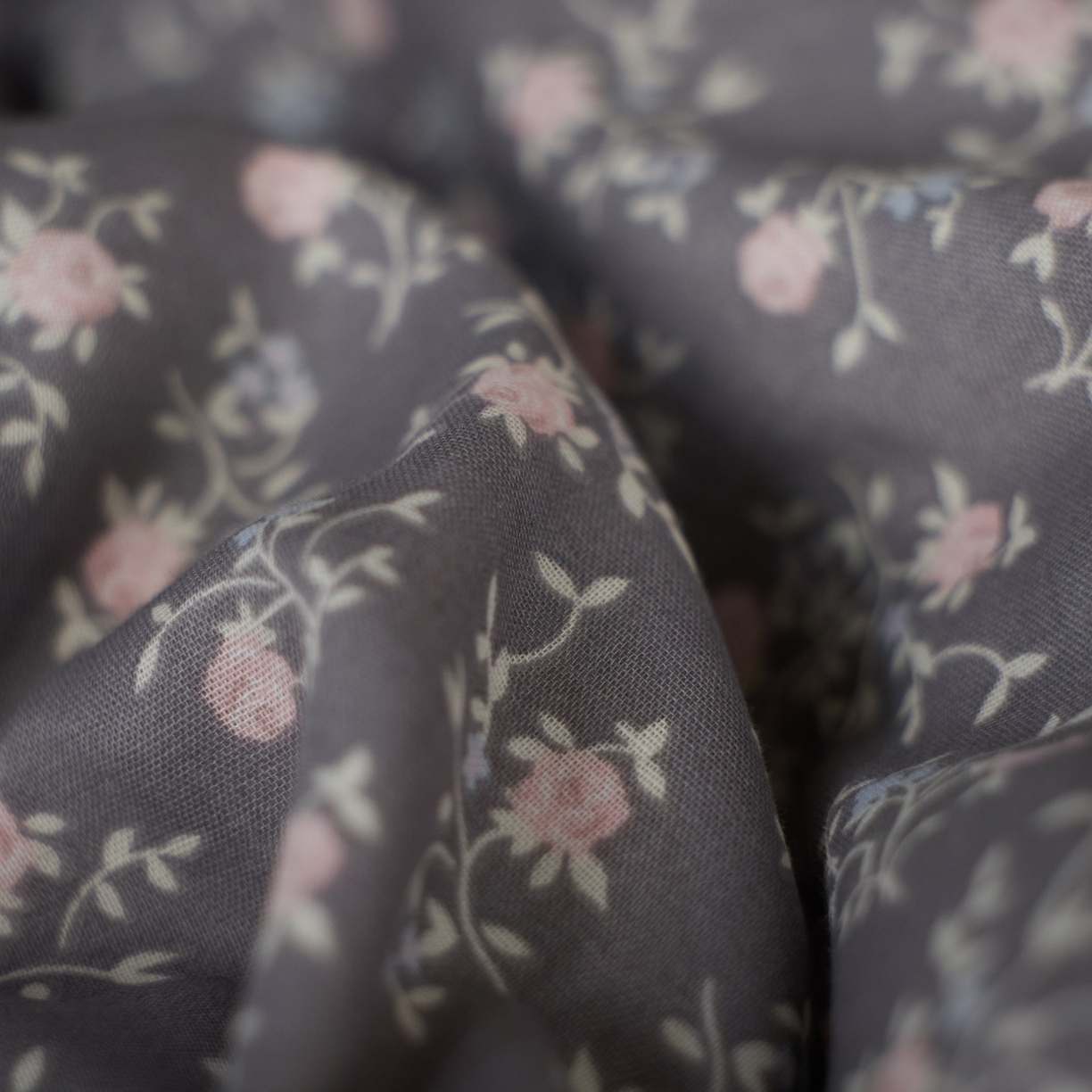 91家纺网 家纺一手货源 找家纺 蓝邻家纺 2025新款全棉纯棉双层纱绉绉花边四件套系列 悠然香-红