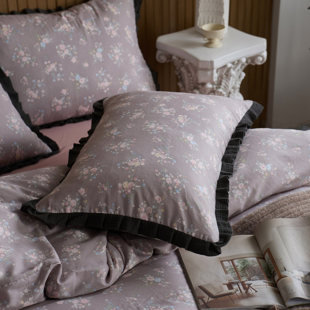 91家纺网 家纺一手货源 找家纺 蓝邻家纺 2025新款全棉纯棉双层纱绉绉花边四件套系列 摇拽生姿-红