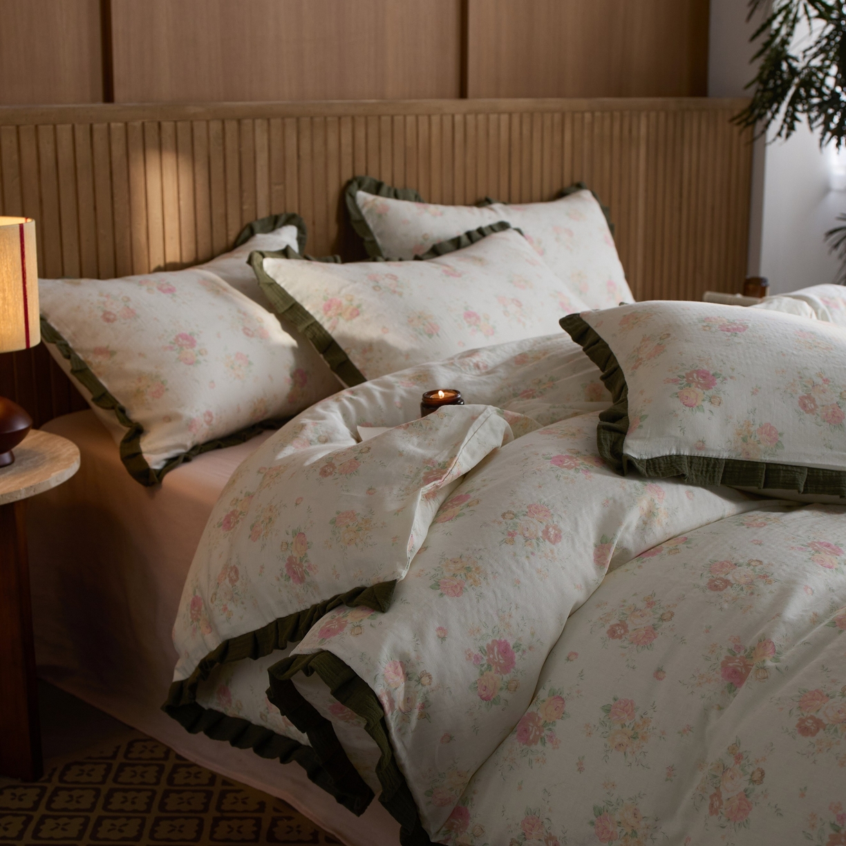 91家纺网 家纺一手货源 找家纺 蓝邻家纺 2025新款全棉纯棉双层纱绉绉花边四件套系列 慕情