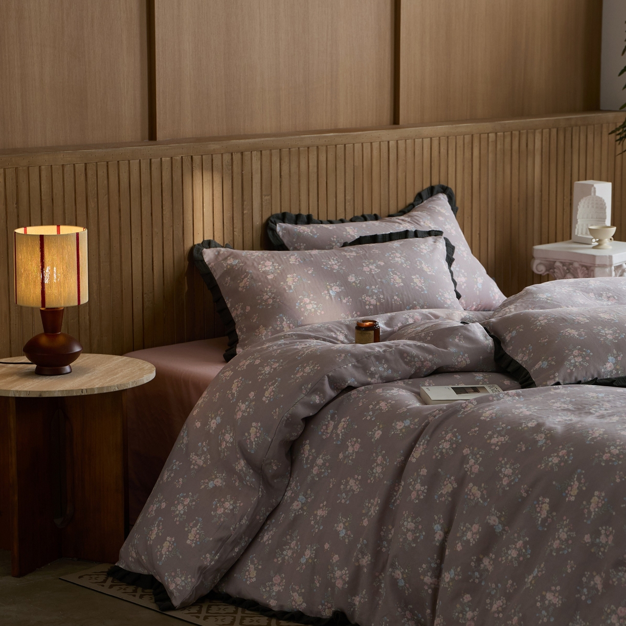 91家纺网 家纺一手货源 找家纺 蓝邻家纺 2025新款全棉纯棉双层纱绉绉花边四件套系列 摇拽生姿-红