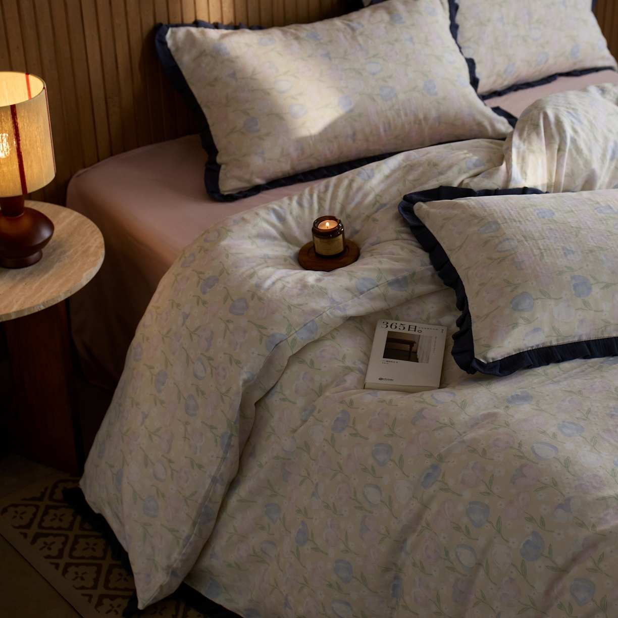 91家纺网 家纺一手货源 找家纺 蓝邻家纺 2025新款全棉纯棉双层纱绉绉花边四件套系列 郁金花海