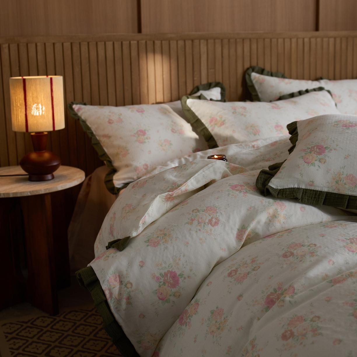 91家纺网 家纺一手货源 找家纺 蓝邻家纺 2025新款全棉纯棉双层纱绉绉花边四件套系列 慕情