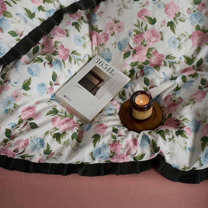 91家纺网 家纺一手货源 找家纺 蓝邻家纺 2025新款全棉纯棉双层纱绉绉花边四件套系列 花漾流年