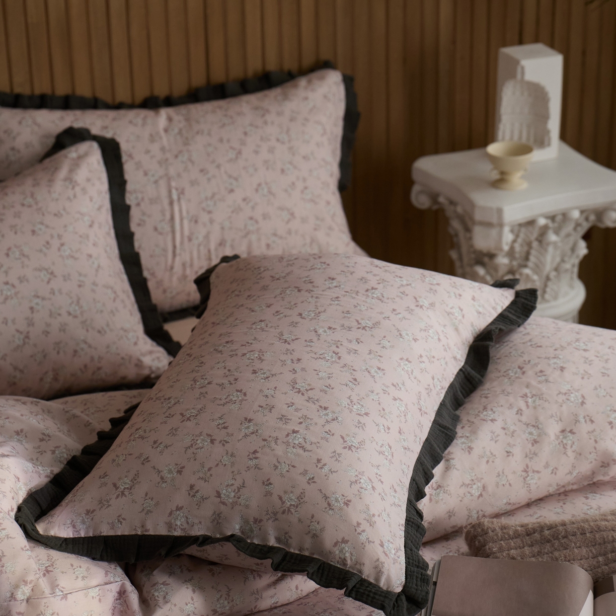 91家纺网 家纺一手货源 找家纺 蓝邻家纺 2025新款全棉纯棉双层纱绉绉花边四件套系列 米娅