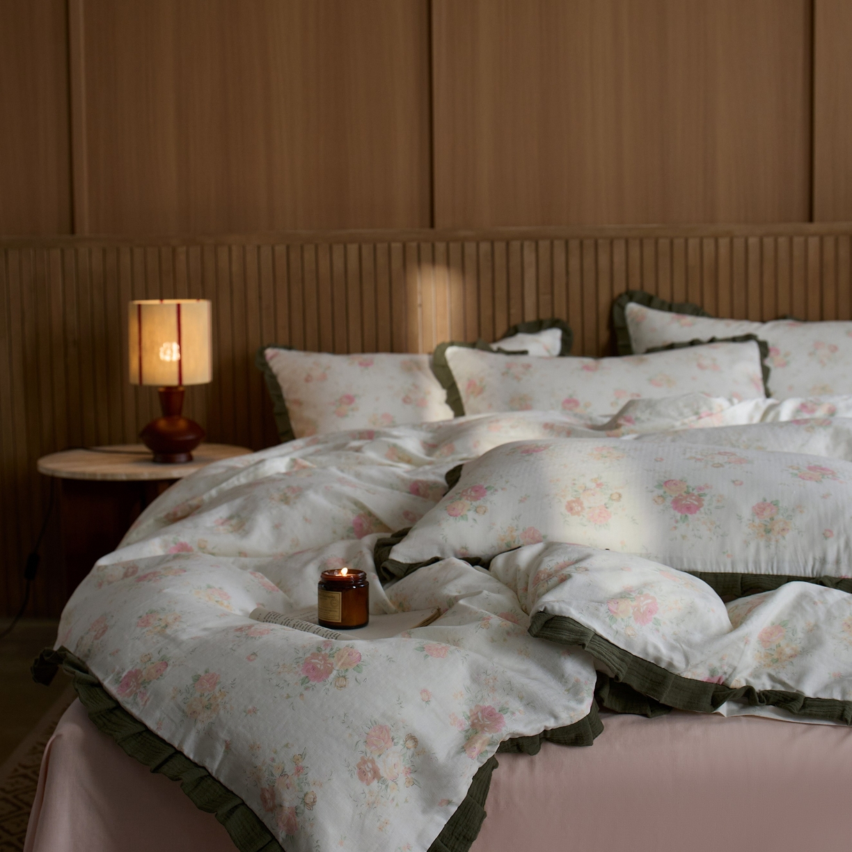 91家纺网 家纺一手货源 找家纺 蓝邻家纺 2025新款全棉纯棉双层纱绉绉花边四件套系列 慕情