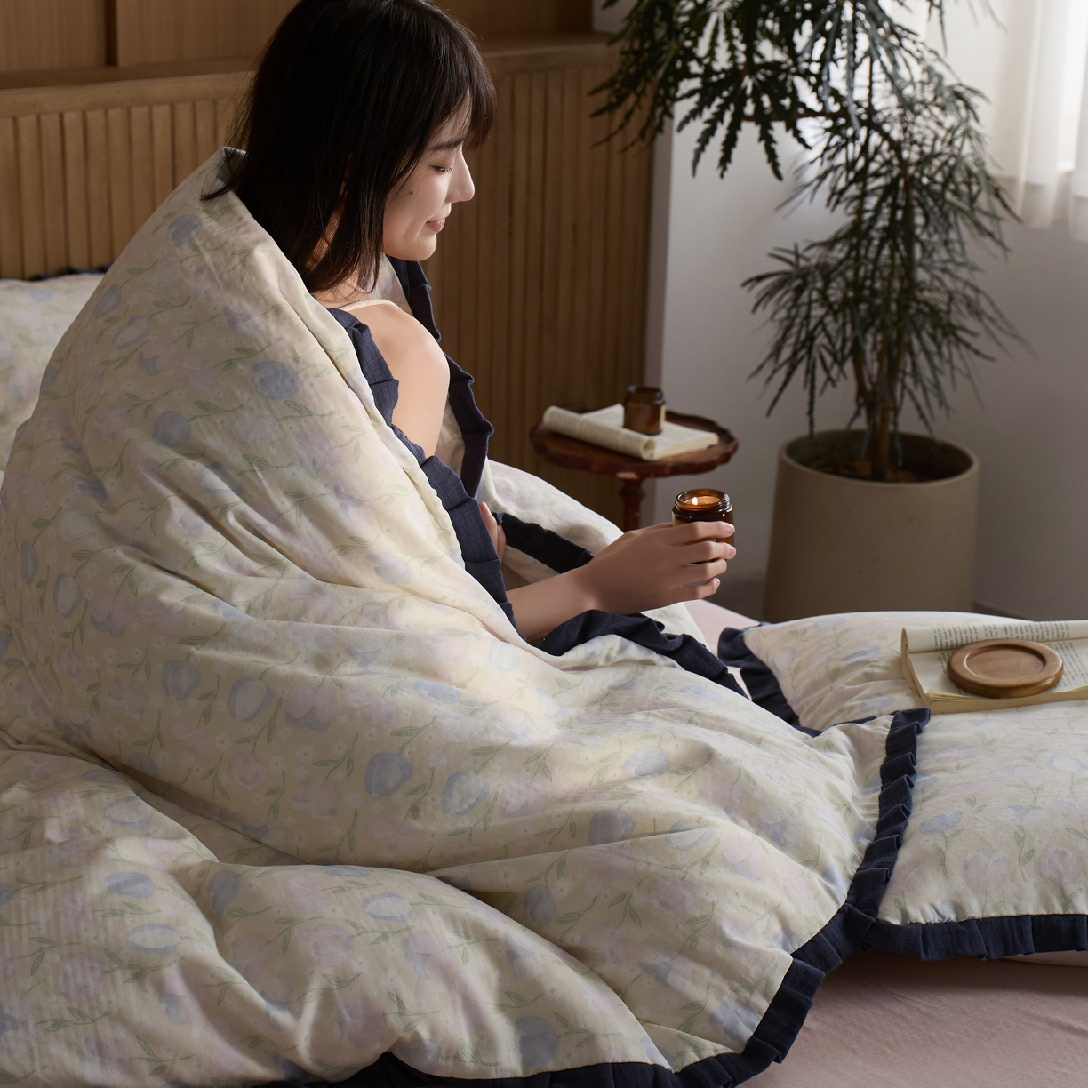 91家纺网 家纺一手货源 找家纺 蓝邻家纺 2025新款全棉纯棉双层纱绉绉花边四件套系列 郁金花海