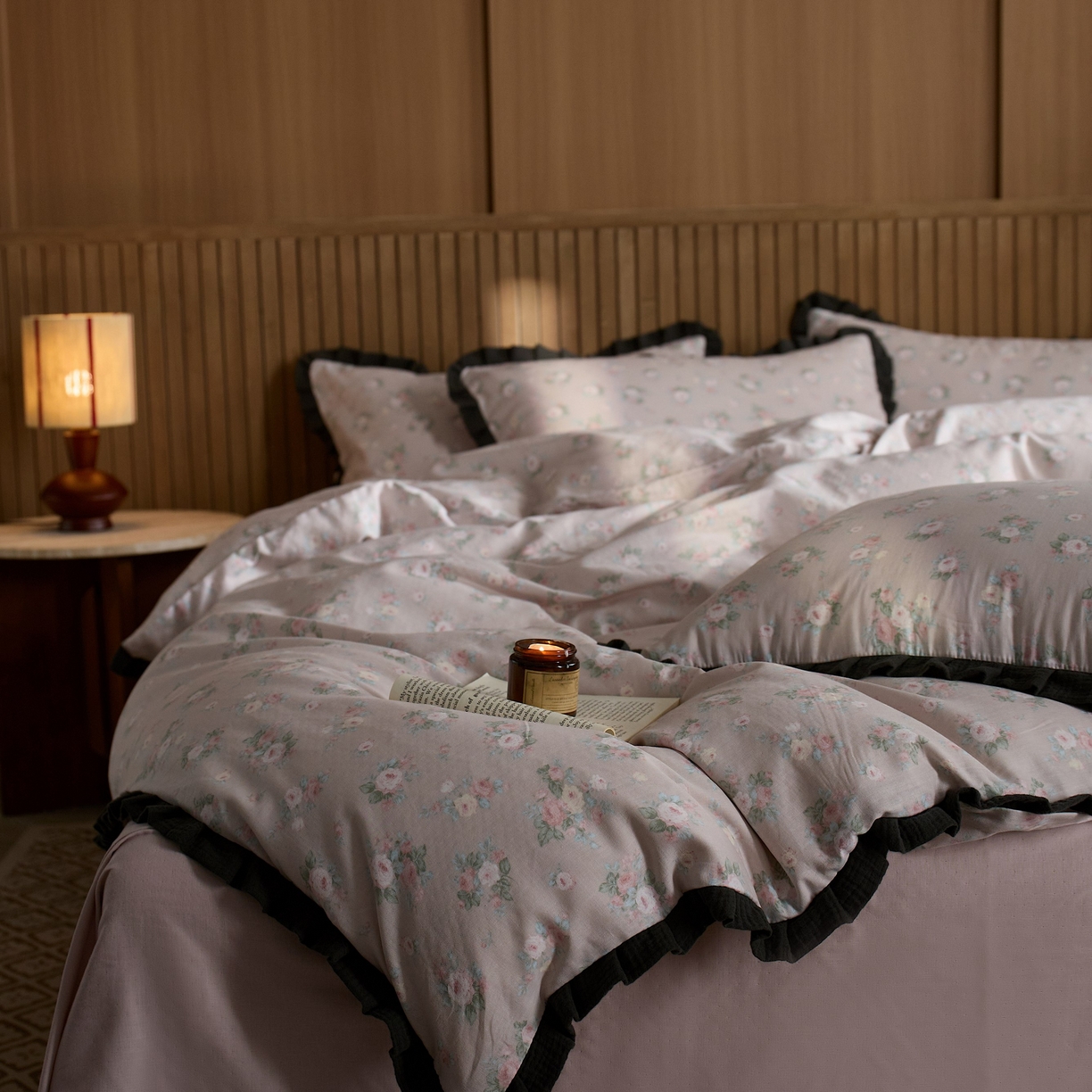 91家纺网 家纺一手货源 找家纺 蓝邻家纺 2025新款全棉纯棉双层纱绉绉花边四件套系列 美丽人生-红