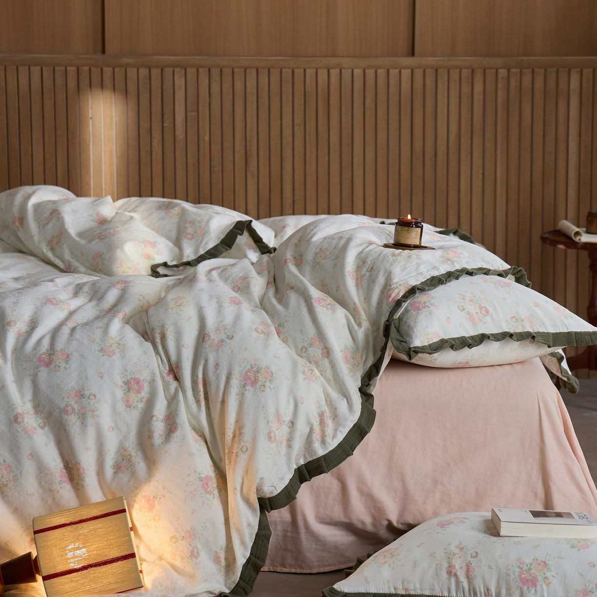 91家纺网 家纺一手货源 找家纺 蓝邻家纺 2025新款全棉纯棉双层纱绉绉花边四件套系列 慕情