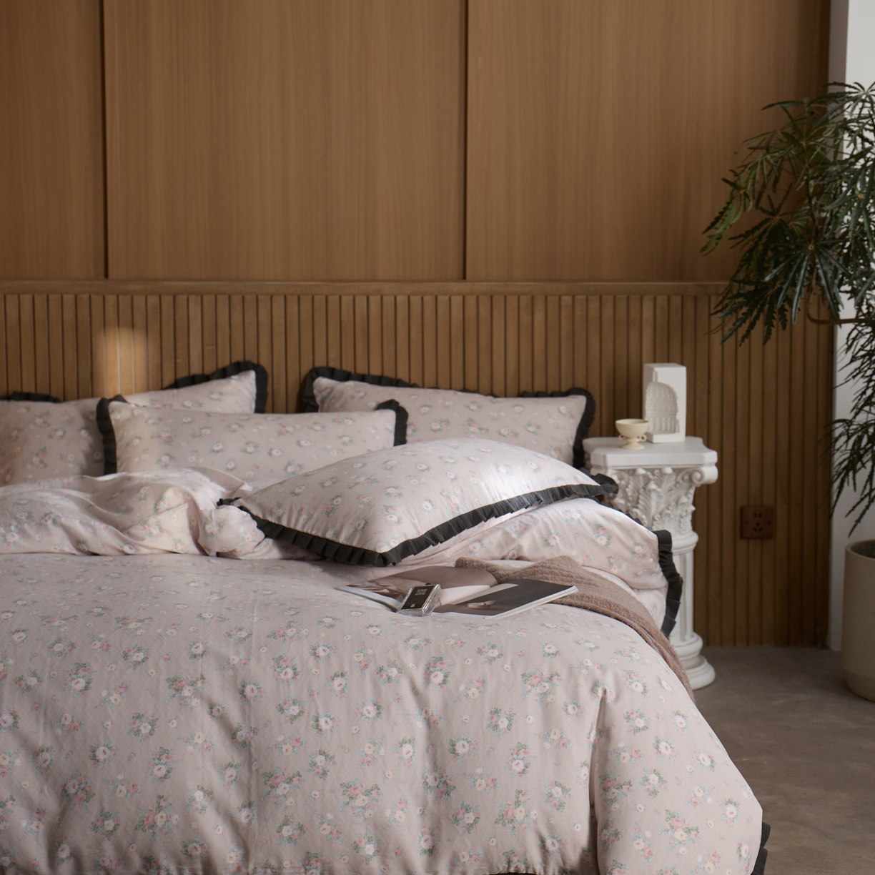 91家纺网 家纺一手货源 找家纺 蓝邻家纺 2025新款全棉纯棉双层纱绉绉花边四件套系列 美丽人生-红