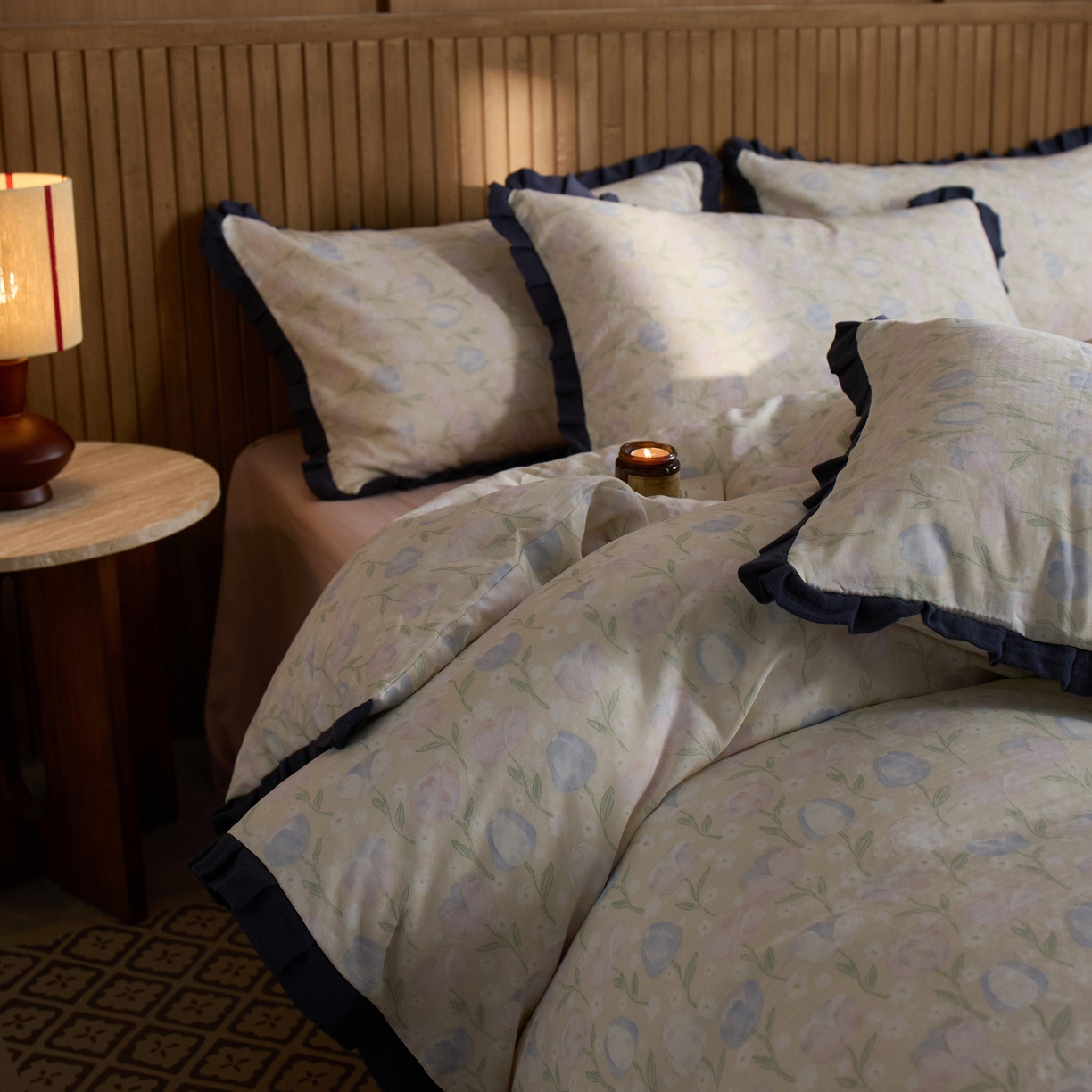 91家纺网 家纺一手货源 找家纺 蓝邻家纺 2025新款全棉纯棉双层纱绉绉花边四件套系列 郁金花海