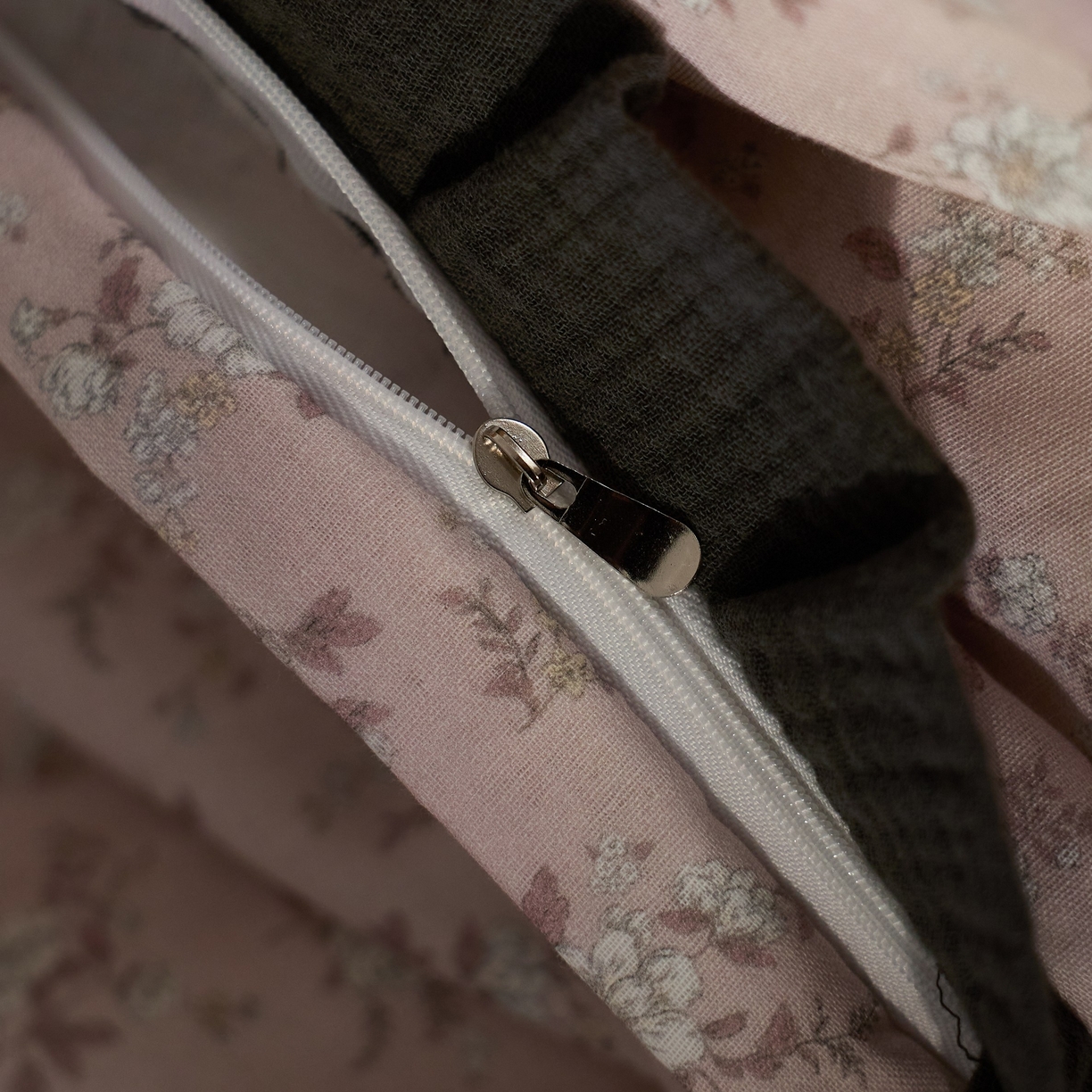 91家纺网 家纺一手货源 找家纺 蓝邻家纺 2025新款全棉纯棉双层纱绉绉花边四件套系列 米娅