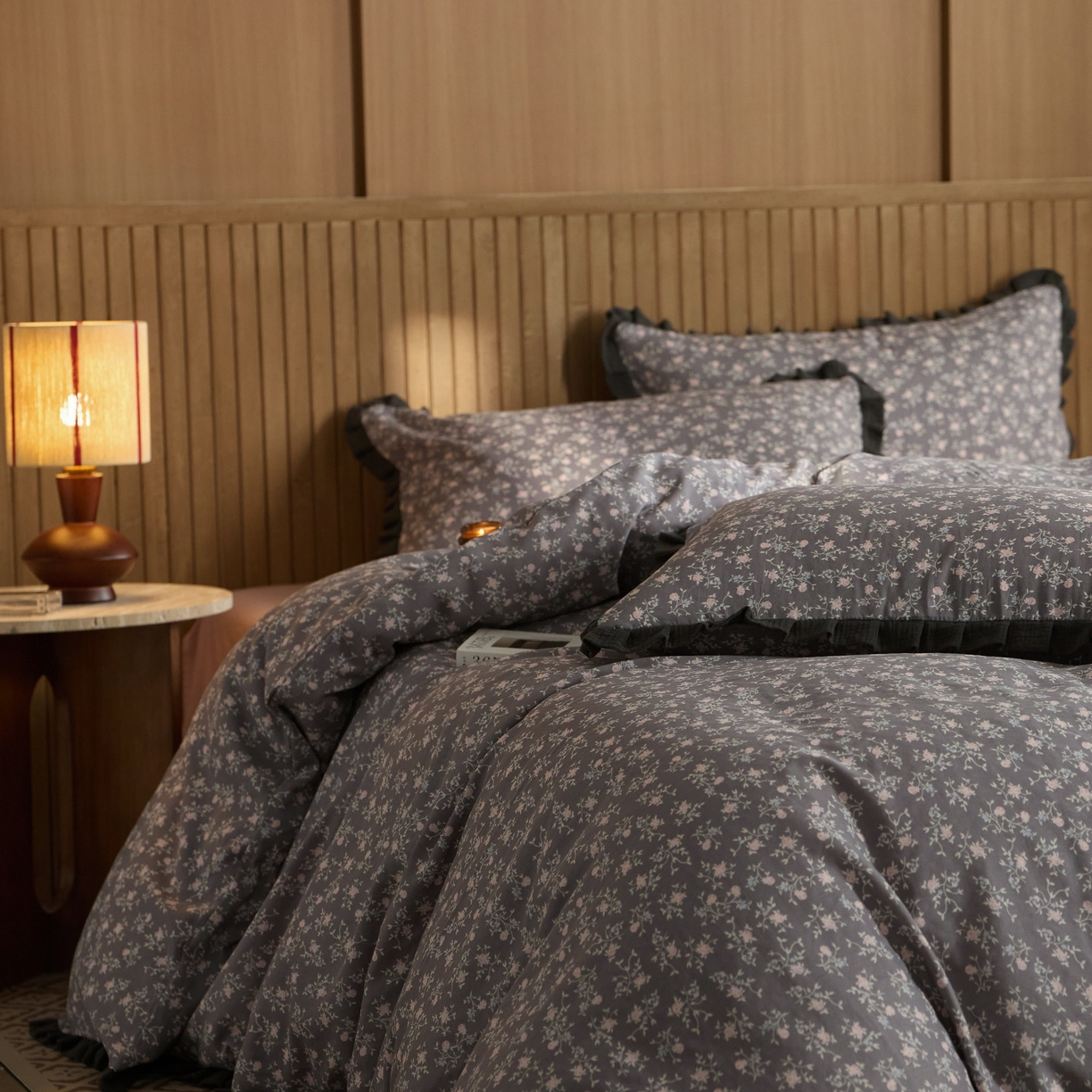 91家纺网 家纺一手货源 找家纺 蓝邻家纺 2025新款全棉纯棉双层纱绉绉花边四件套系列 悠然香-红