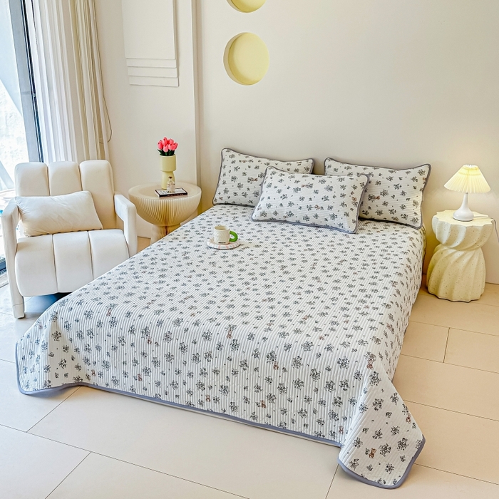 91家纺网 家纺一手货源 找家纺 橘夏家纺 2025新款热卖款韩国ins风小清新针织棉双层纱印花双面床盖 浪漫小熊-灰色