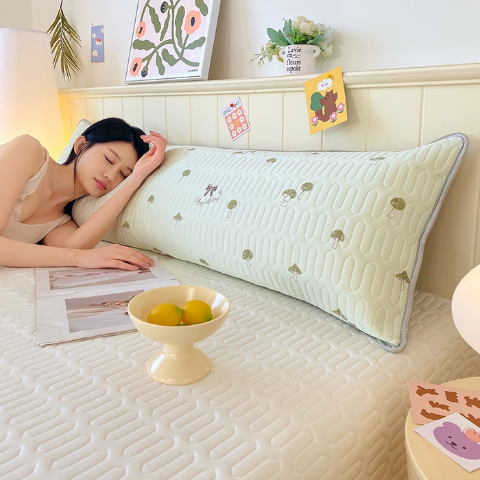 91家纺网 家纺一手货源 找家纺 芯宜佳 2025年新款A类乳胶凉感丝枕套 萌趣蘑菇-果绿