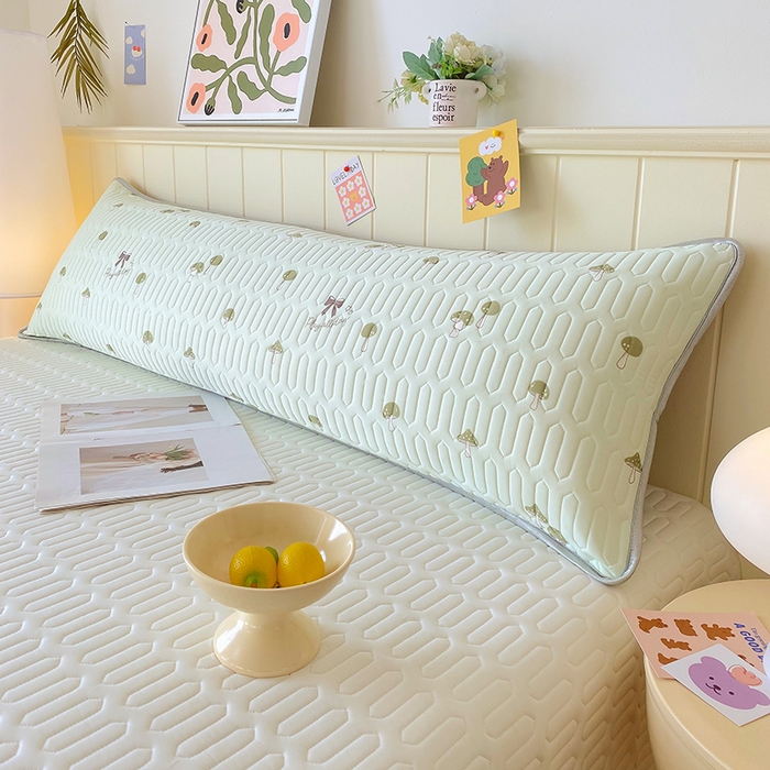 91家纺网 家纺一手货源 找家纺 芯宜佳 2025年新款A类乳胶凉感丝枕套 萌趣蘑菇-果绿