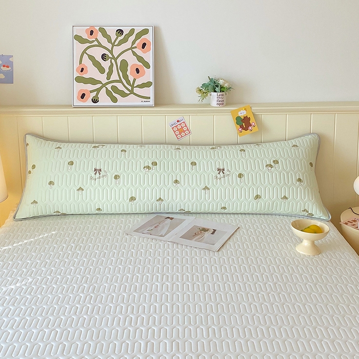 91家纺网 家纺一手货源 找家纺 芯宜佳 2025年新款A类乳胶凉感丝枕套 萌趣蘑菇-果绿