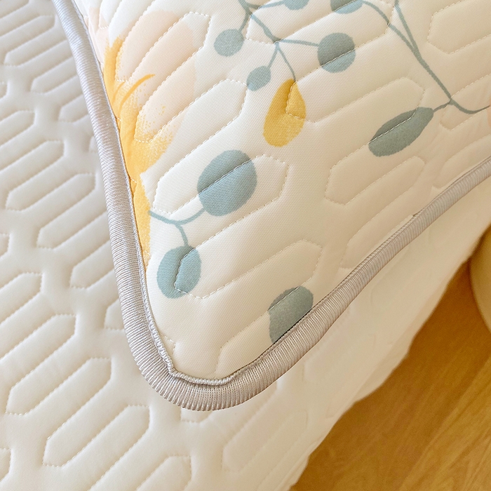 91家纺网 家纺一手货源 找家纺 芯宜佳 2025年新款A类乳胶凉感丝枕套 幻彩花镜