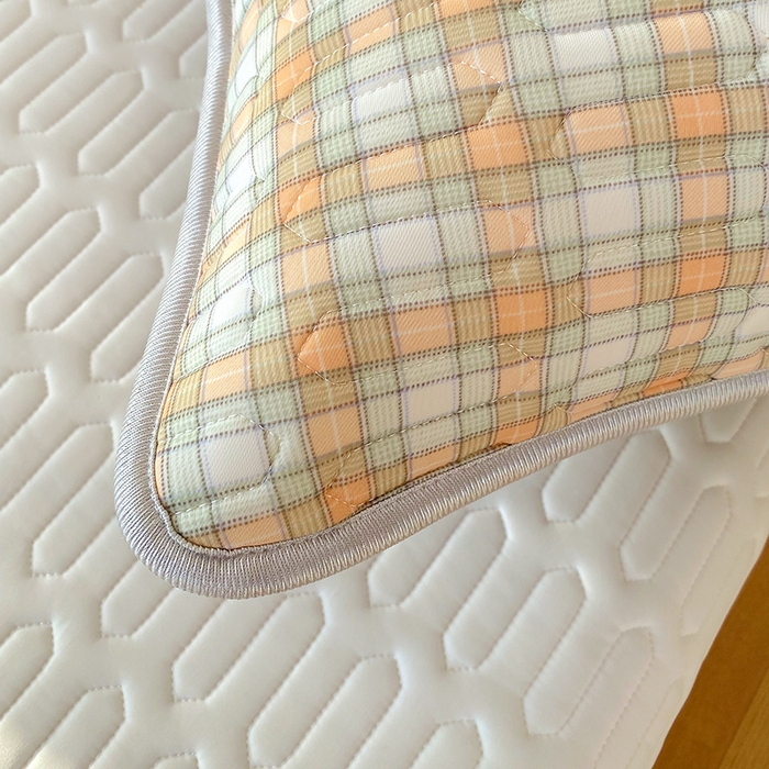 91家纺网 家纺一手货源 找家纺 芯宜佳 2025年新款A类乳胶凉感丝枕套 轻盈格-橙