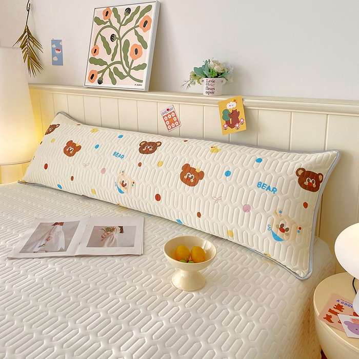 91家纺网 家纺一手货源 找家纺 芯宜佳 2025年新款A类乳胶凉感丝枕套 熊熊乐园-米黄