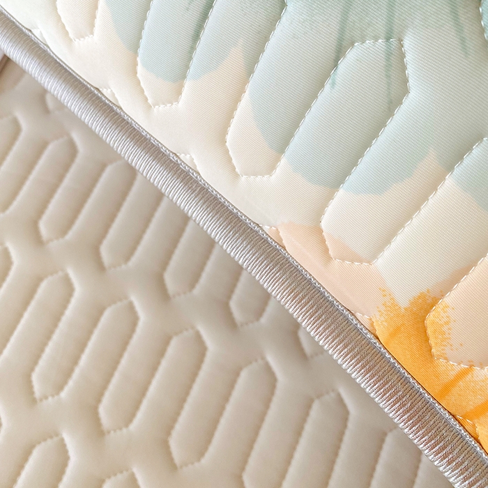 91家纺网 家纺一手货源 找家纺 芯宜佳 2025年新款A类乳胶凉感丝枕套 幻彩花镜