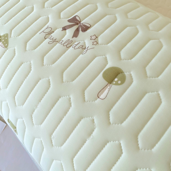 91家纺网 家纺一手货源 找家纺 芯宜佳 2025年新款A类乳胶凉感丝枕套 萌趣蘑菇-果绿