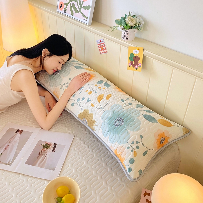 91家纺网 家纺一手货源 找家纺 芯宜佳 2025年新款A类乳胶凉感丝枕套 幻彩花镜