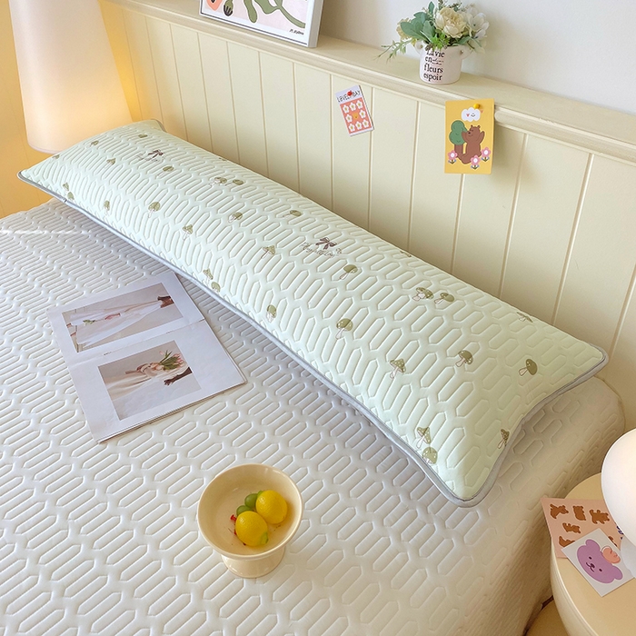 91家纺网 家纺一手货源 找家纺 芯宜佳 2025年新款A类乳胶凉感丝枕套 萌趣蘑菇-果绿