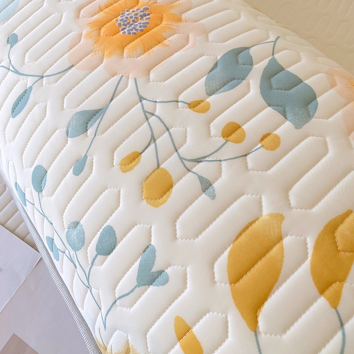 91家纺网 家纺一手货源 找家纺 芯宜佳 2025年新款A类乳胶凉感丝枕套 幻彩花镜