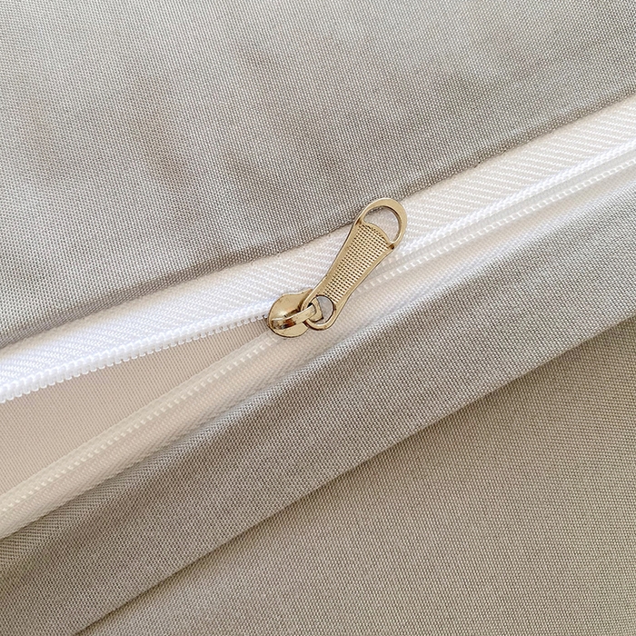 91家纺网 家纺一手货源 找家纺 芯宜佳 2025年新款A类乳胶凉感丝枕套 幻彩花镜